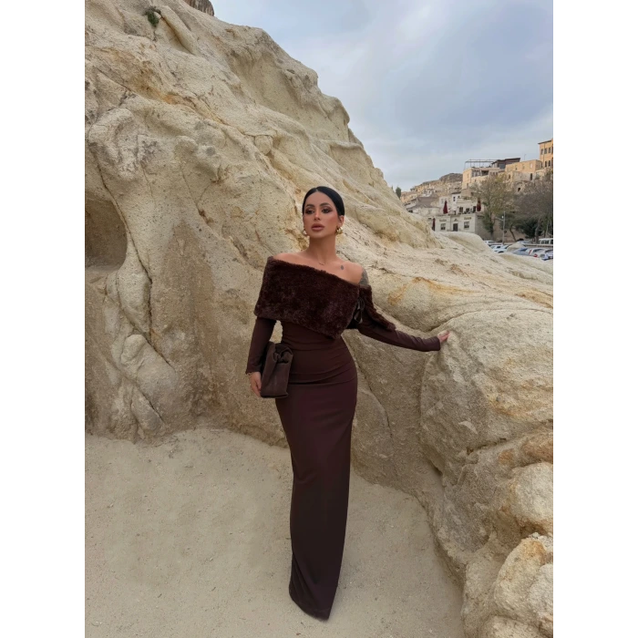 Kahve Yakası Kürklü Krep Elbise