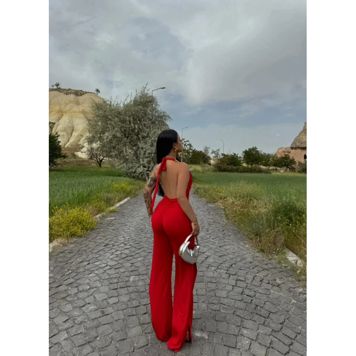 Kırmızı Aksesuarlı Tulum