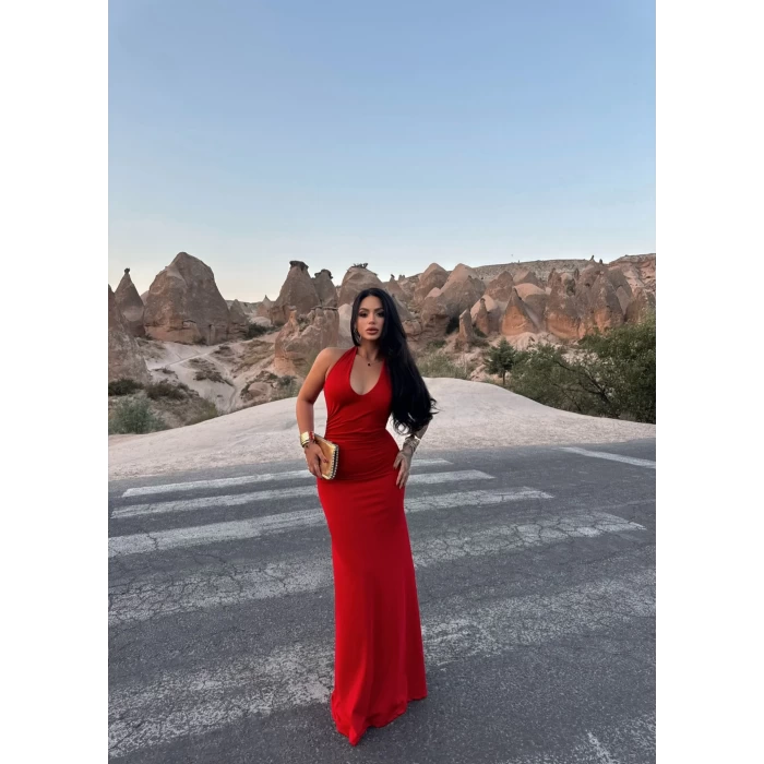 Kırmızı Boyundan Geçmeli Maxi Elbise