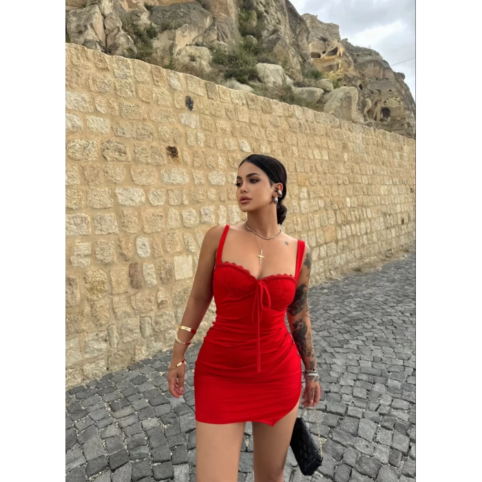 Kırmızı Gloplu Dantel Detay Elbise