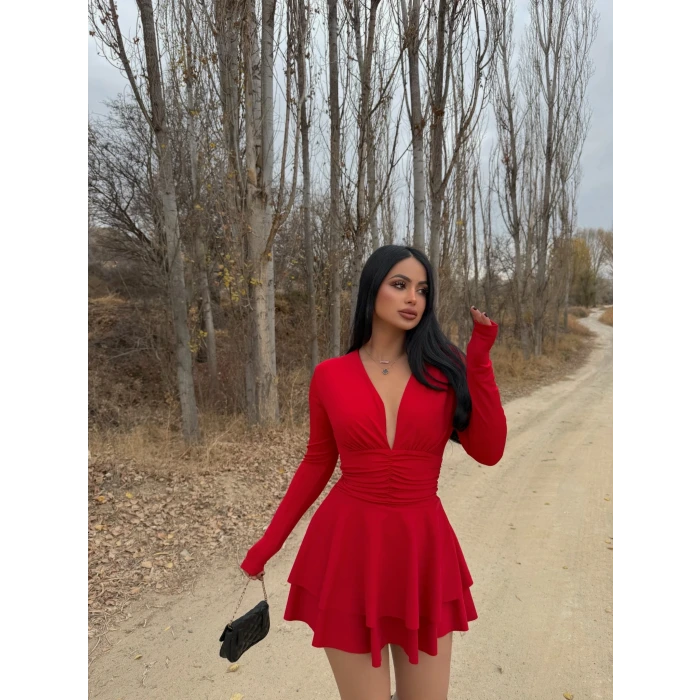 Kırmızı Göğüs Drapeli Şortlu Elbise