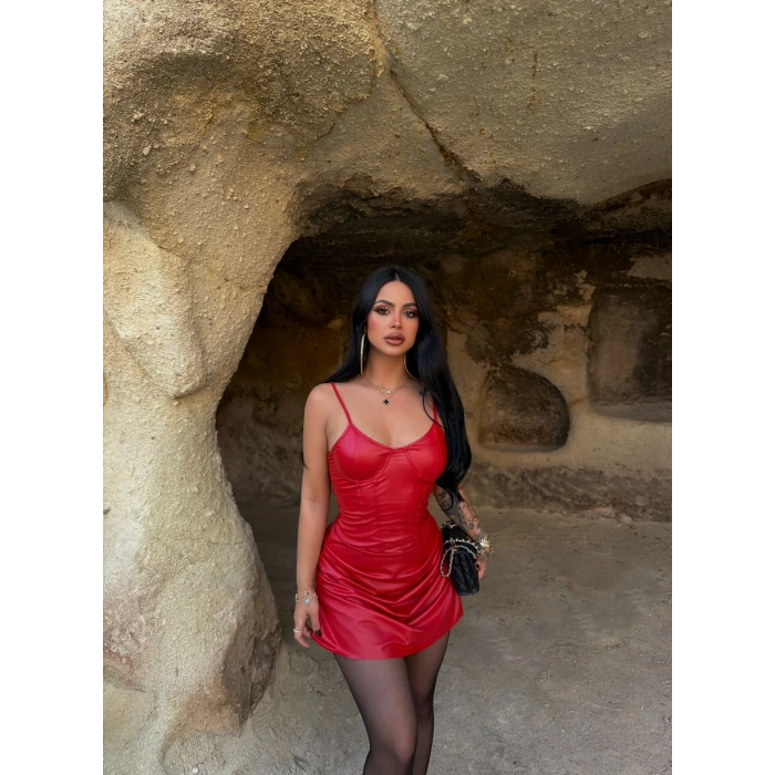 Kırmızı İp Askılı Balenli Elbise