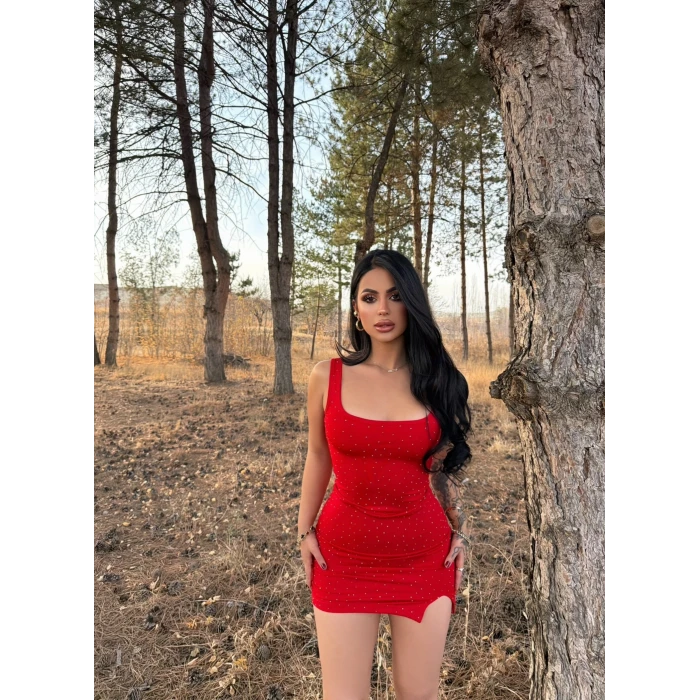 Kırmızı Kare Yaka Taş Detaylı Elbise