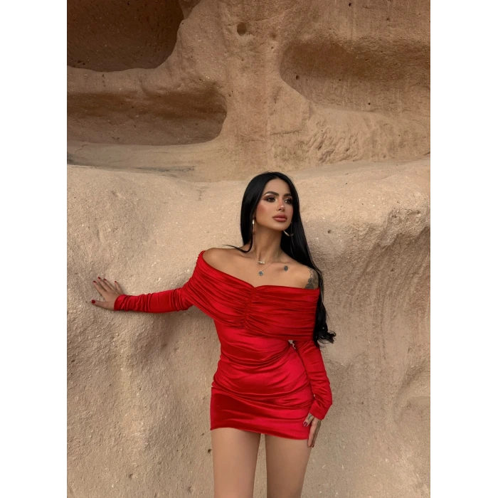 Kırmızı Madonna Yaka Kadife Elbise