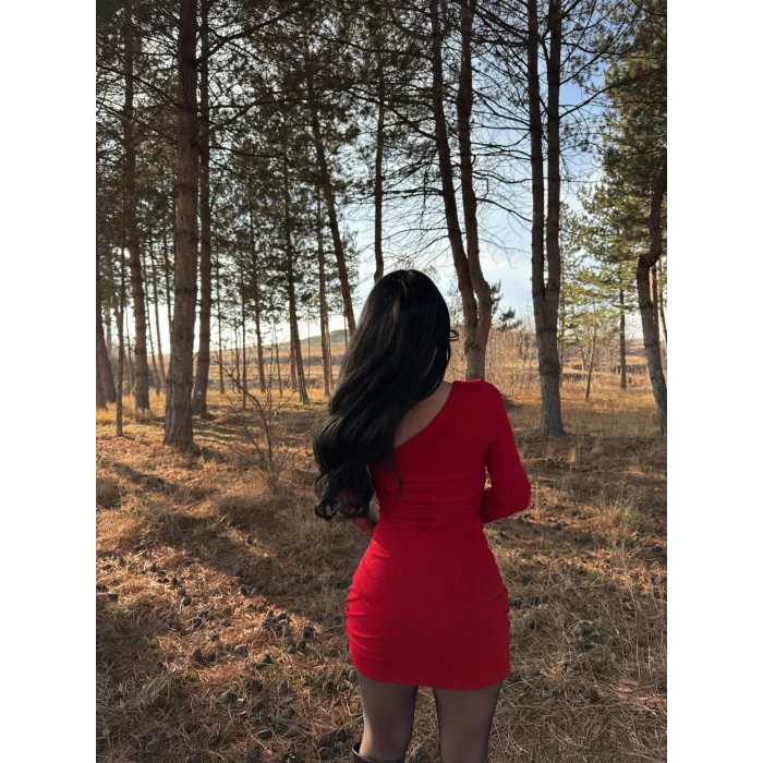 Kırmızı Simli Omuz Büzgülü Elbise