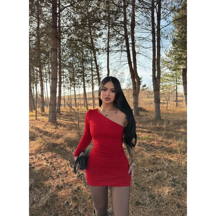 Kırmızı Simli Omuz Büzgülü Elbise