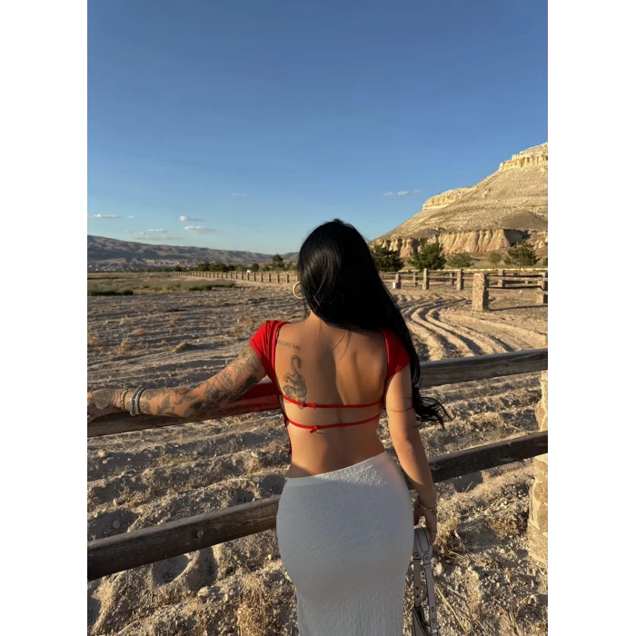Kırmızı Sırt Dekolte Basic Crop