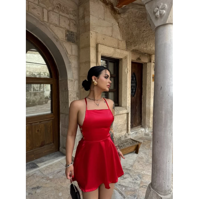 Kırmızı Sırt Dekolte Mini Saten Elbise