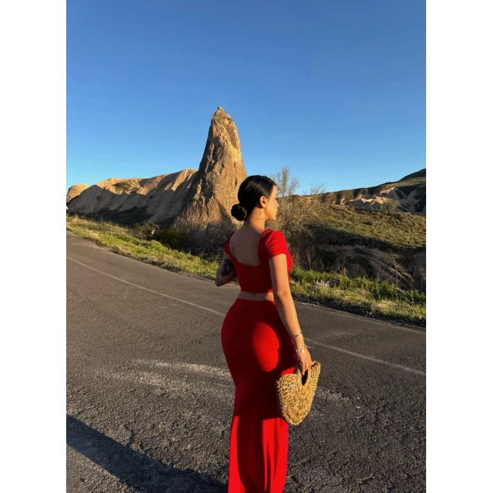 Kırmızı Sırt Dekolteli İkili Takım