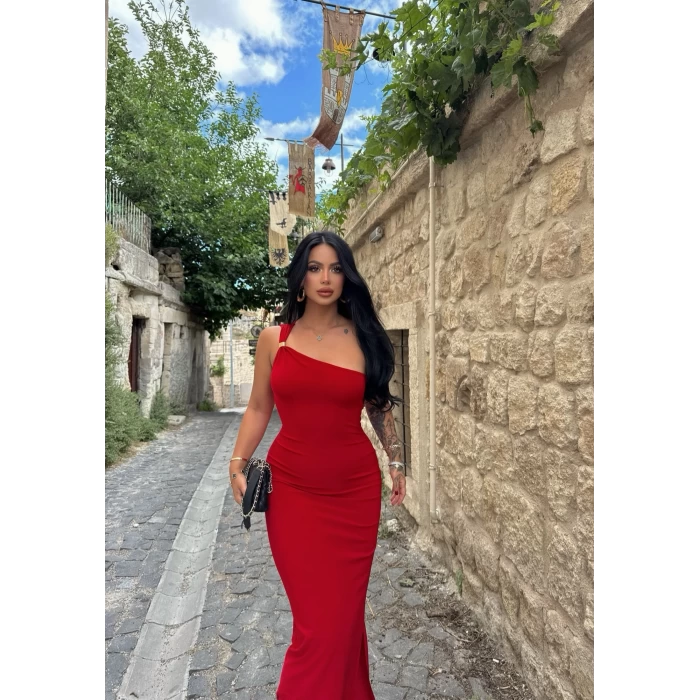 Kırmızı Tek Omuz Aksesuarlı Elbise