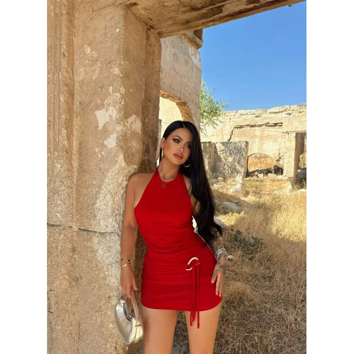 Kırmızı Yanı Tokalı Büzgülü Elbise