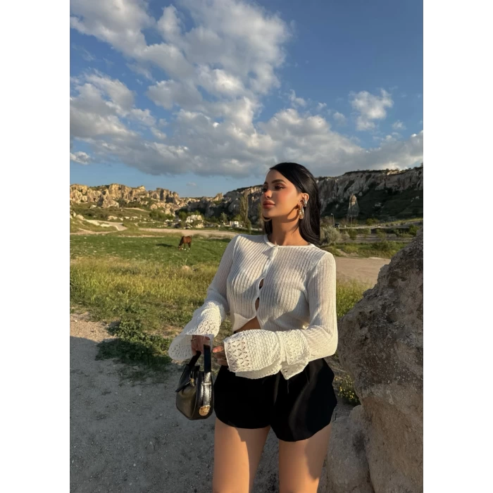 Kolları Volanlı Triko