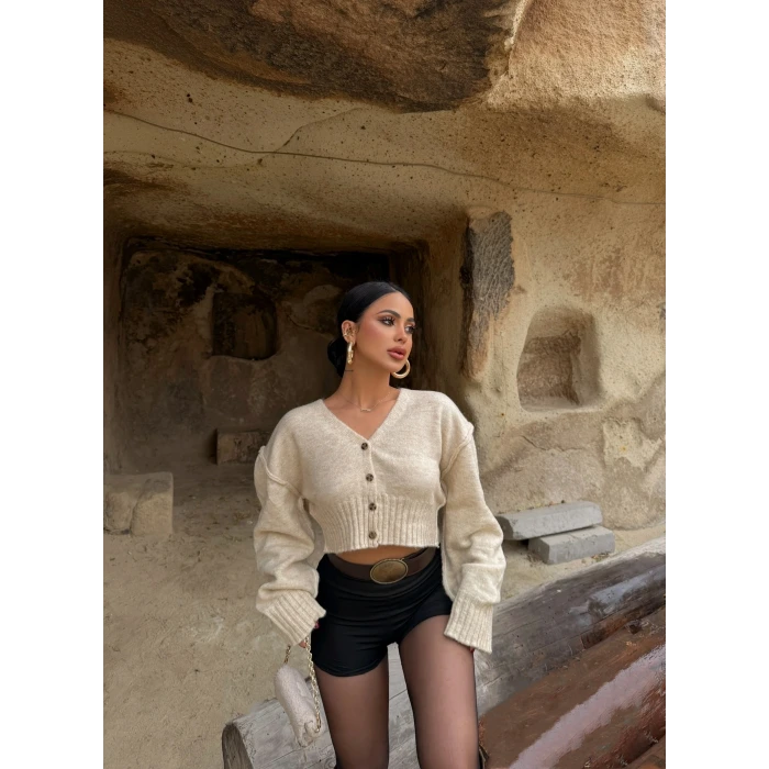 Krem Sırt Baskılı Düğmeli Hırka