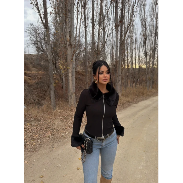 Kürk Yaka Fermuarlı Bluz