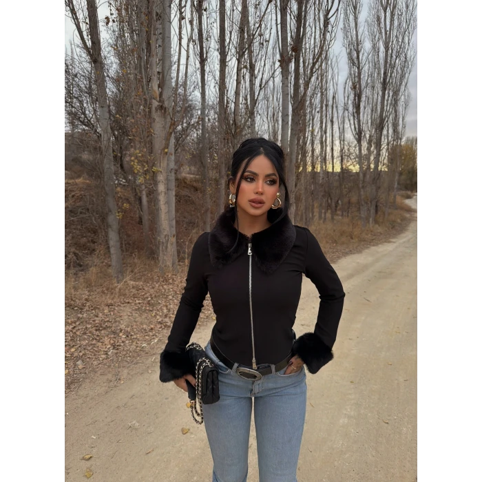 Kürk Yaka Fermuarlı Bluz