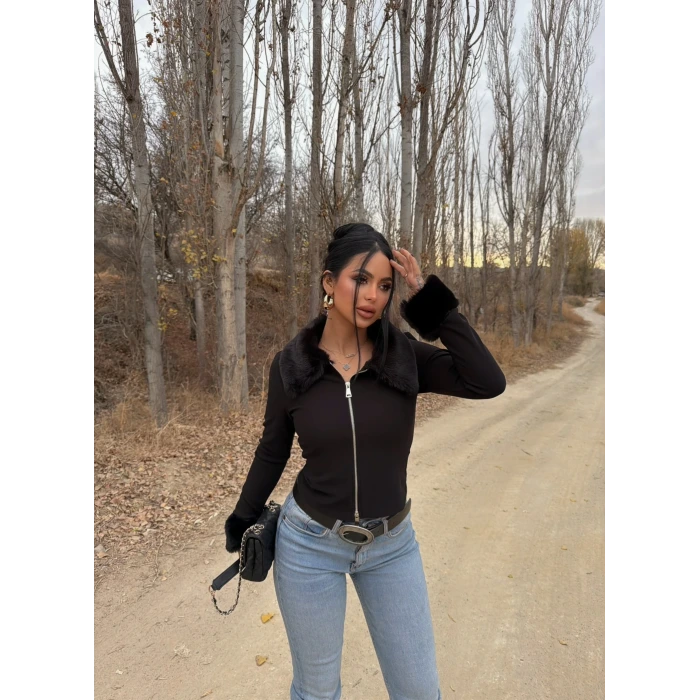 Kürk Yaka Fermuarlı Bluz