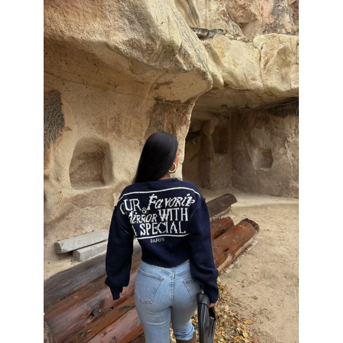 Lacivert Sırt Baskılı Düğmeli Hırka