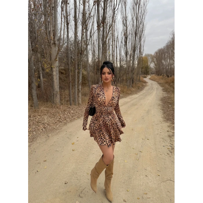 Leopar Göğüs Drapeli Şortlu Elbise