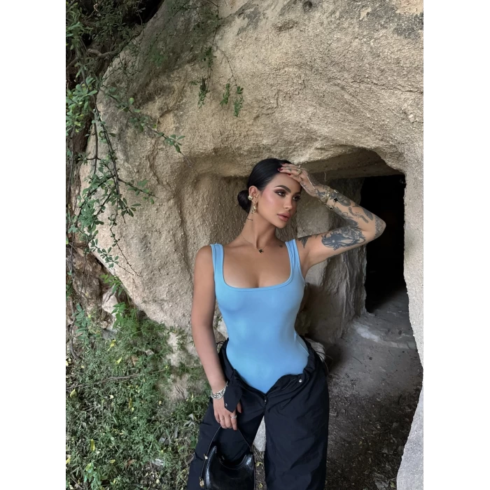 Mavi Sırt Dekolte Bodysuit