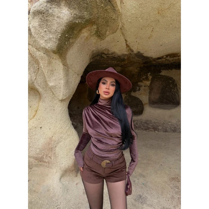 Mürdüm Drape Yaka Taşlı Kadife Bluz