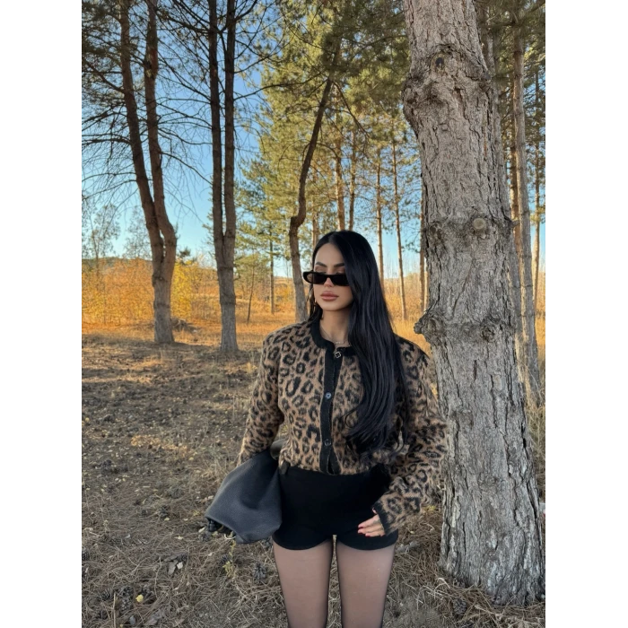 Ön Düğmeli Leopar Kazak