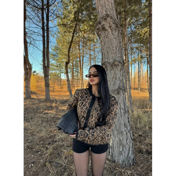 Ön Düğmeli Leopar Kazak