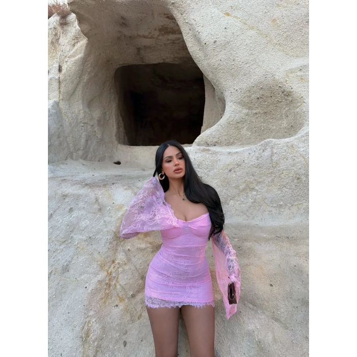 Pembe Kolları Volanlı Güpürlü Elbise