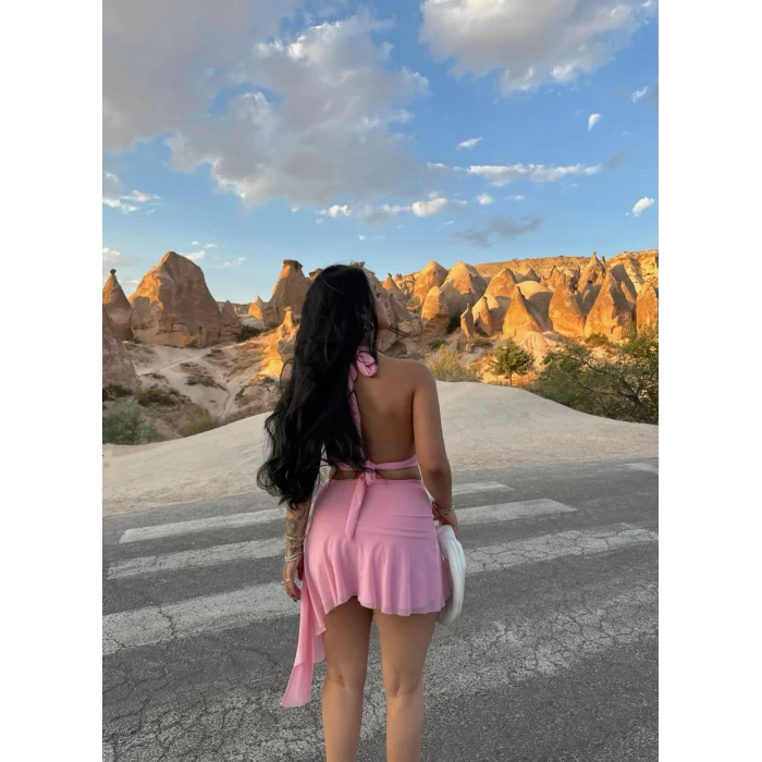 Pembe Yakası Degaje Aksesuarlı Elbise