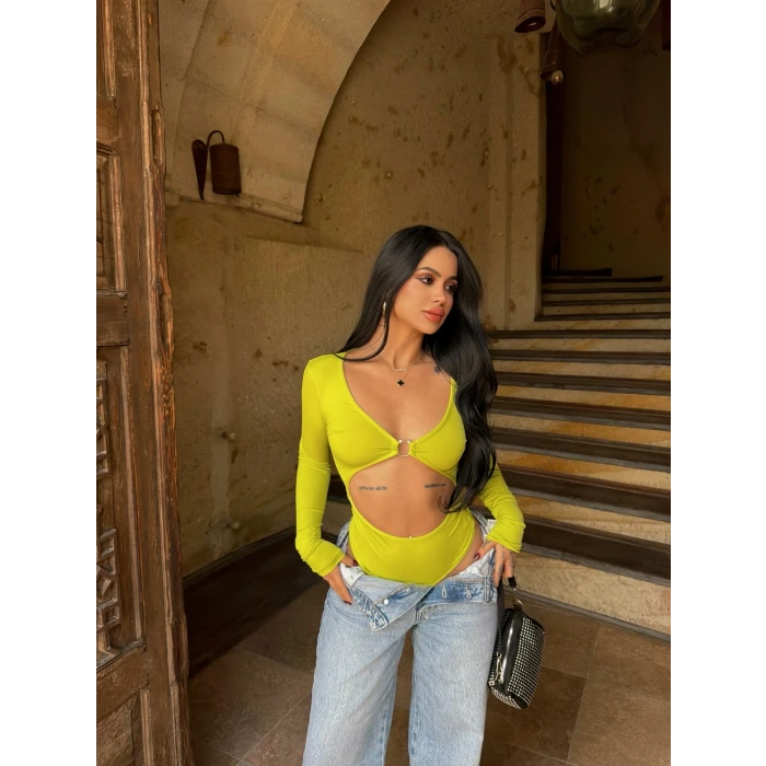 Sarı Göğüs Halkalı Dekolte Bodysuit