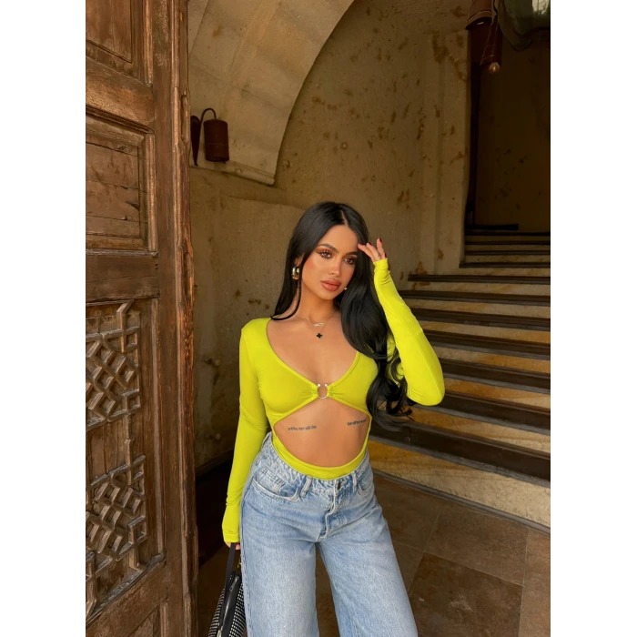 Sarı Göğüs Halkalı Dekolte Bodysuit
