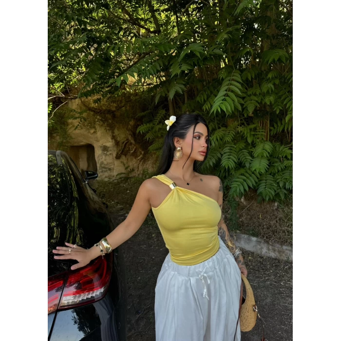 Sarı Tek Omuz Tokalı Crop