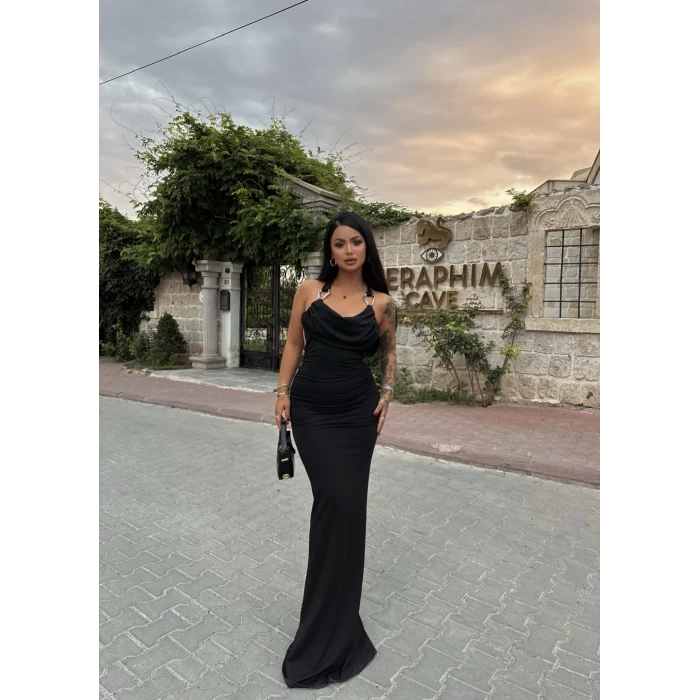 Siyah Aksesuarlı Degaje Elbise