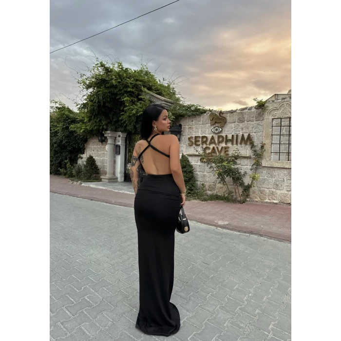Siyah Aksesuarlı Degaje Elbise