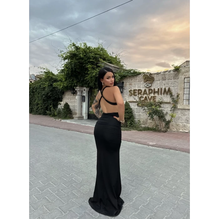 Siyah Aksesuarlı Degaje Elbise