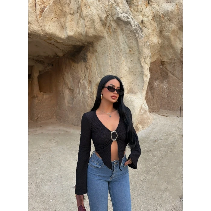 Siyah Aksesuarlı Gofre Bluz