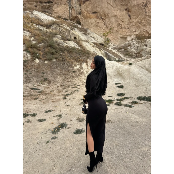 Siyah Aksesuarlı Pencere Detaylı Elbise