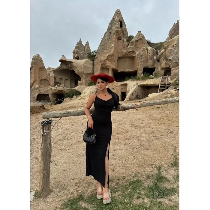 Siyah Askılı Degaje Yaka Elbise