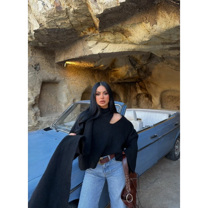 Siyah Aura Şal Detay Kazak