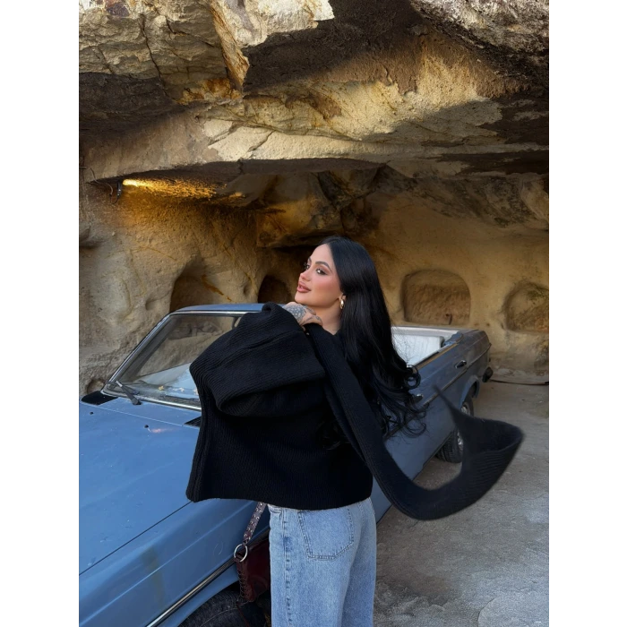 Siyah Aura Şal Detay Kazak