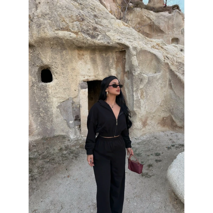 Siyah Bel Lastikli Kapşonlu Takım