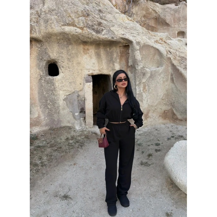 Siyah Bel Lastikli Kapşonlu Takım