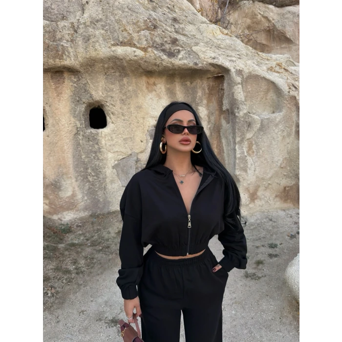 Siyah Bel Lastikli Kapşonlu Takım