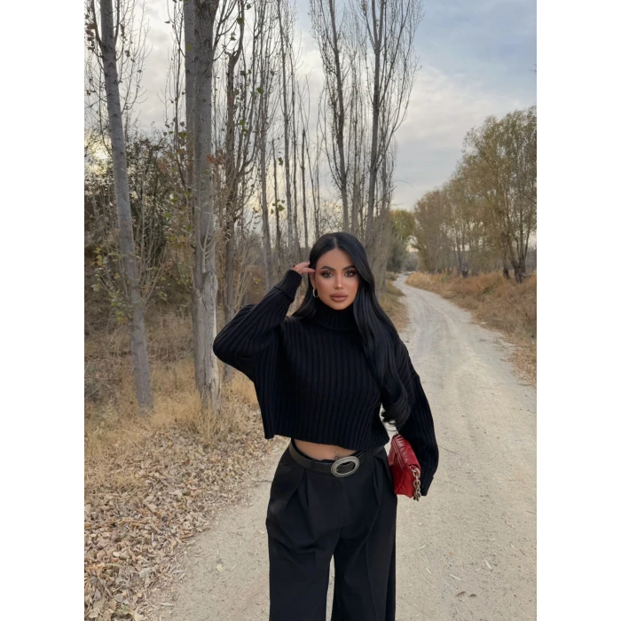 Siyah Boğazlı Fitilli Kazak