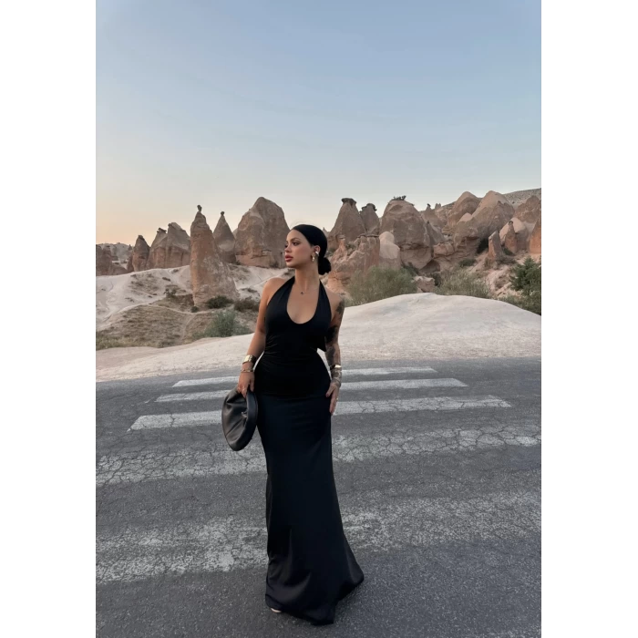 Siyah Boyundan Geçmeli Maxi Elbise