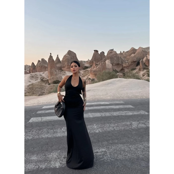 Siyah Boyundan Geçmeli Maxi Elbise