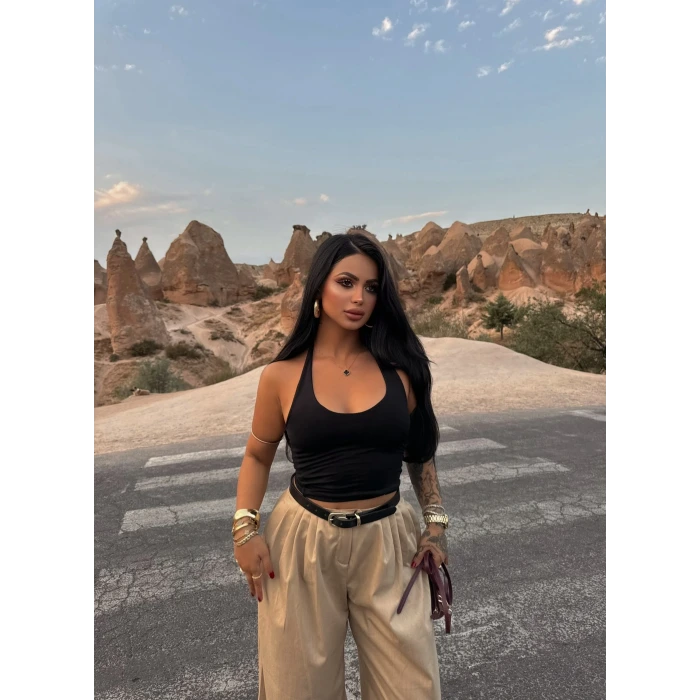 Siyah Boyundan Geçmeli Polyamid Crop