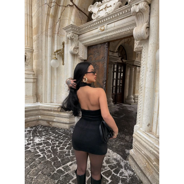 Siyah Boyundan Geçmeli Sakallı Elbise