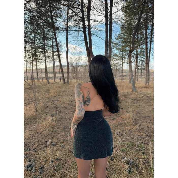 Siyah Boyundan Geçmeli Simli Elbise