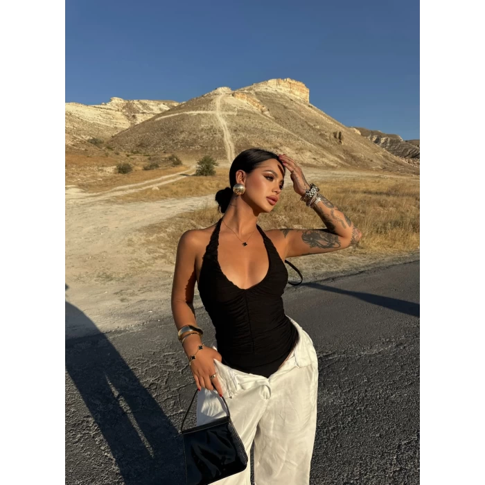 Siyah Büzgülü Sırt Dekolte Bodysuit