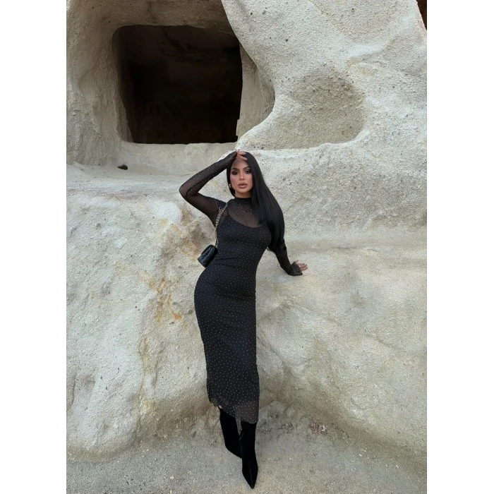 Siyah Dik Yaka Astarlı Taşlı Elbise